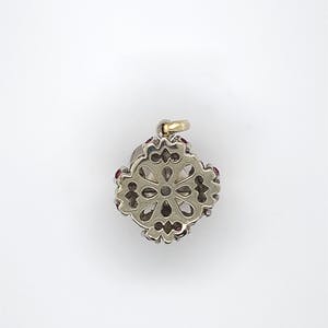 18kt witgouden hanger+parel+robijn, 3,35 gr kopen? Bied vanaf 140!