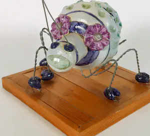 Agnes Berck - Twee insecten van keramiek en ijzer kopen? Bied vanaf 50!