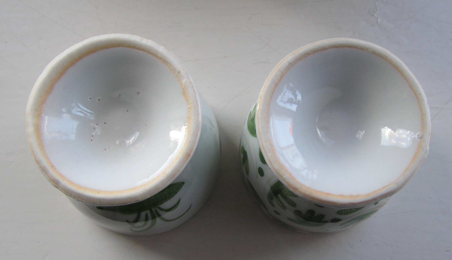 Niet of onleesbaar gesigneerd - Twee Chinees export-porseleinen eierdoppen eind 19e eeuw kopen? Bied vanaf 1!