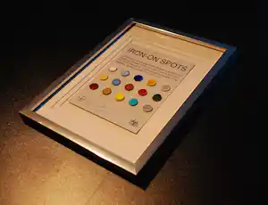 Damien Hirst - Iron-On Spots. vendu pour 200€ !