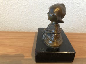 Julius Schmidt- Felling - Prachtige gesigneerd borstbeeldje van vrouw met muts. kopen? Bied vanaf 85!