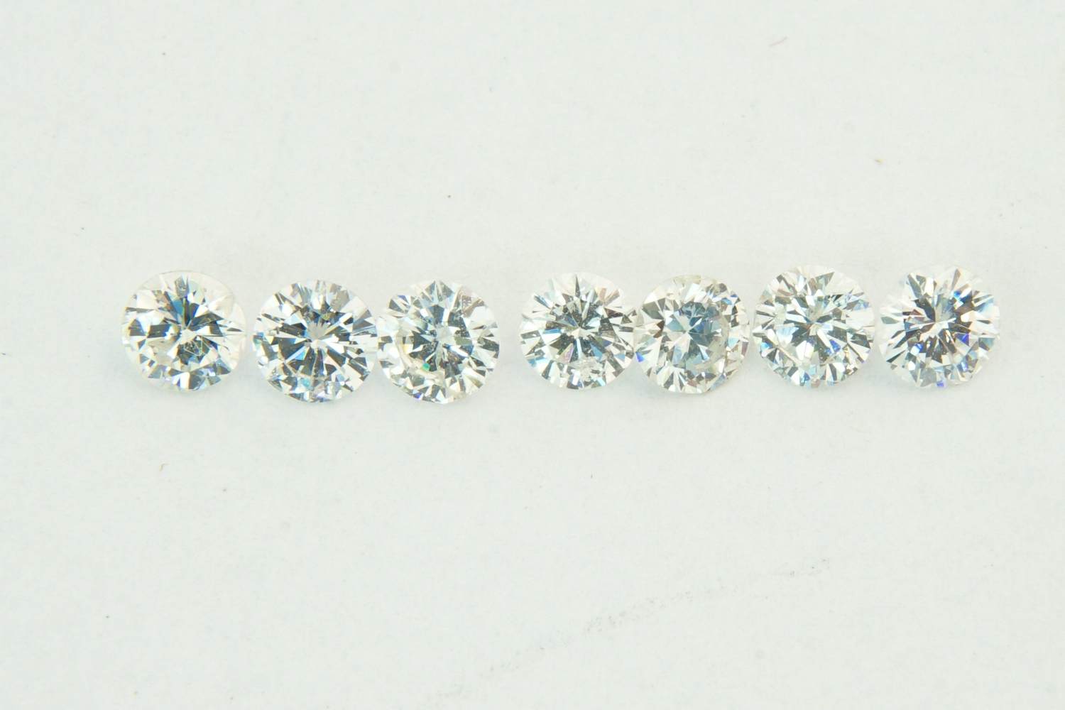 82- Lot bestaande uit 7 briljant geslepen diamantjes totaal ca. 1.10ct kopen? Bied vanaf 50!