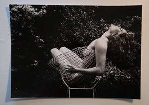 Theo Lode de Leede - naaktmodel op futuristische stoel kopen? Bied vanaf 25!