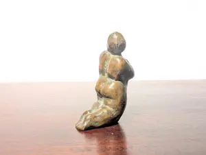 Theo van de Vathorst - Figuur knielende dame kopen? Bied vanaf 185!