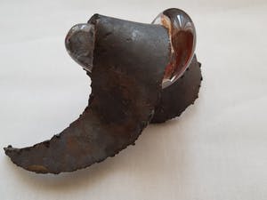 Theo ten Have - "De Krul" (nr. 41) teer glas en ruw ijzer sierlijk gekruld kopen? Bied vanaf 1045!