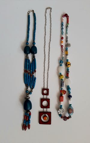 Curiosa - Vintage sieraden - 3 stuk -glas,keramiek kopen? Bied vanaf 1!