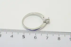 34- Moderne en stijlvolle solitair in 14 karaat witgoud met 0.25ct briljant H/VS kopen? Bied vanaf 220!