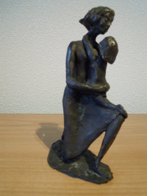 Corry Ammerlaan - Corry Ammerlaan - Moeder met dochtertje - knielend kopen? Bied vanaf 49!