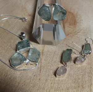 Set Zilveren sieraden  met Ruwe Aquamarijn . kopen? Bied vanaf 95!