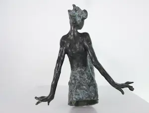 Yvon van Wordragen - Brons, Zittende vrouw in jurk kopen? Bied vanaf 500!