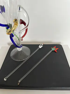 Borek Sipek - 2 sierglazen met ornamenten in diverse kleuren. kopen? Bied vanaf 195!