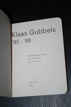 Klaas Gubbels - een getekend tafeltje in een fraai boekje - kopen? Bied vanaf 75!