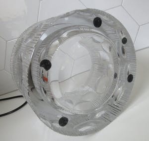 Niet of onleesbaar gesigneerd - XL Space Age dikwandige lens geslepen kristallen vaas of planter kopen? Bied vanaf 1!