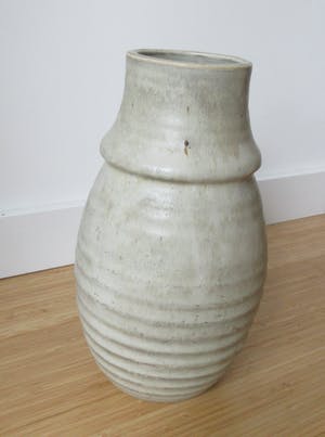 Klaas Fenne de Leeuwe - Grote vaas met grijs wit stroomglazuur kopen? Bied vanaf 25!