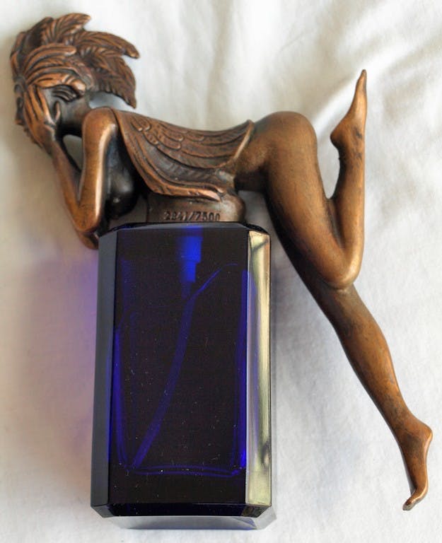 Ernst Fuchs - Bronzen beeld op parfumfles , Papagena – 1998  kopen? Bied vanaf 175!