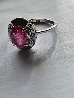 ZILVEREN RING 925 MET ROBIJNEN EN ZIRKONIA kopen? Bied vanaf 90!
