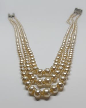 Vintage Collier met glasparels en een zilver slotje kopen? Bied vanaf 35!