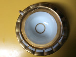 Niet of onleesbaar gesigneerd - Verguld theekopje met schotel, 1840 kopen? Bied vanaf 10!