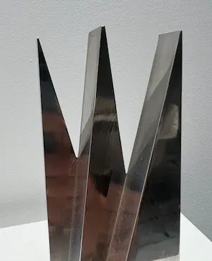 Niet of onleesbaar gesigneerd - Aluminium sculptuur | jaren '70 kopen? Bied vanaf 1!