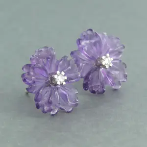 18k gouden oorknoppen met bloem vorm geslepen amethist en diamant kopen? Bied vanaf 185!