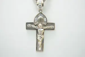Acheter66- Opvallend 18Kt bi-color gouden collier + fraai vormgegeven 18Kt gouden kruis? Enchérissez de 1800!