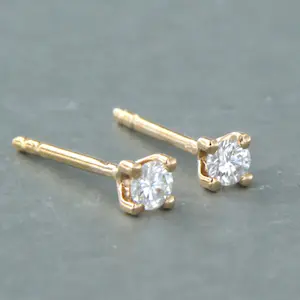 18k roodgouden oorknoppen bezet met briljant geslepen diamant 0.22ct kopen? Bied vanaf 300!