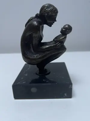 Corry Ammerlaan - Bronzen sculptuur | Moeder met baby kopen? Bied vanaf 20!