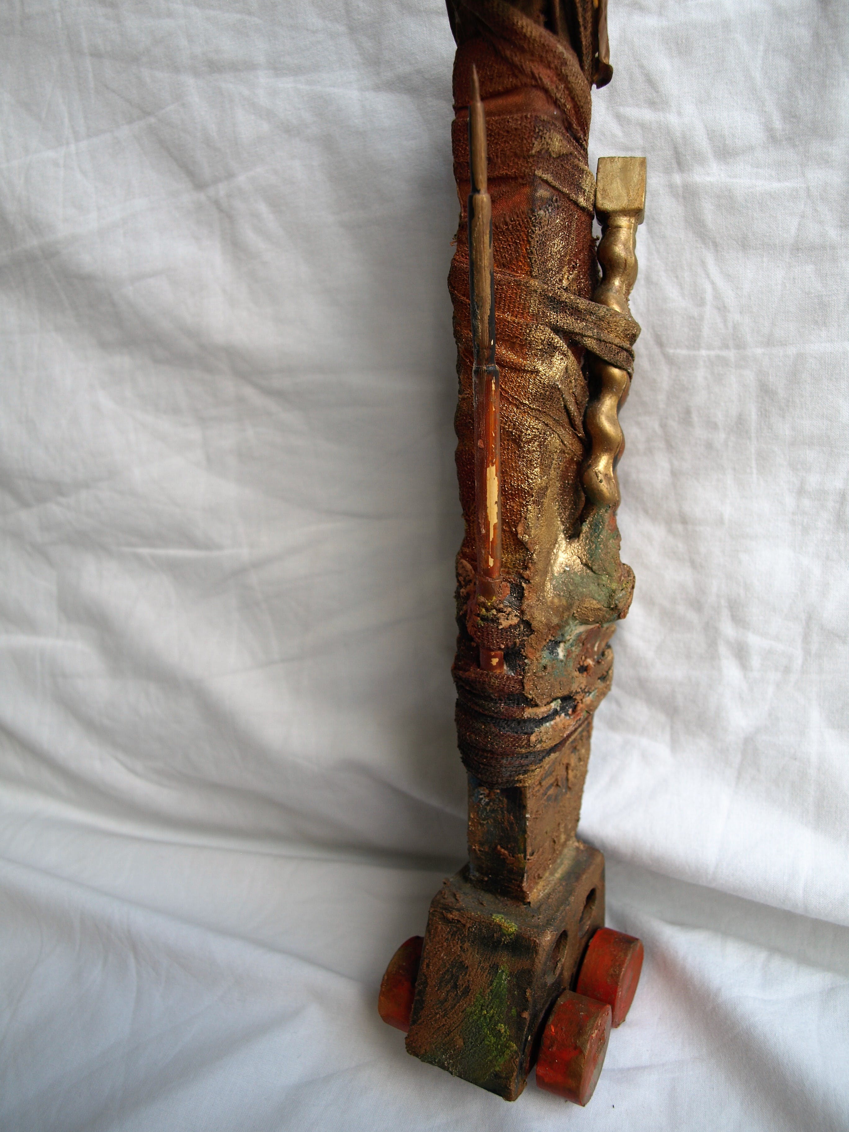 Niek Bruynzeel - Beeld , assemblage van gevonden materialen  kopen? Bied vanaf 60!