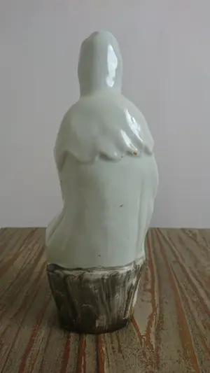Niet of onleesbaar gesigneerd - Porseleinen beeldje Guanyin/Kwan Yin kopen? Bied vanaf 1!
