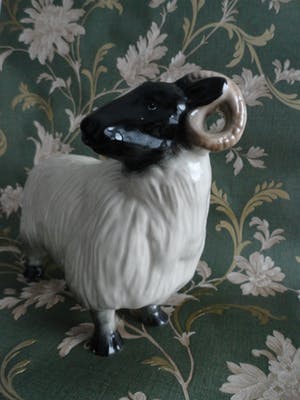 Niet of onleesbaar gesigneerd - Ram van geglazuurd aardewerk kopen? Bied vanaf 1!