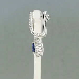 18k gouden oorhangers met saffier en briljant geslepen diamant tot. 0.72ct kopen? Bied vanaf 1100!