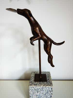 Brons (Onbekend) - Springende hond verkocht voor € 45!