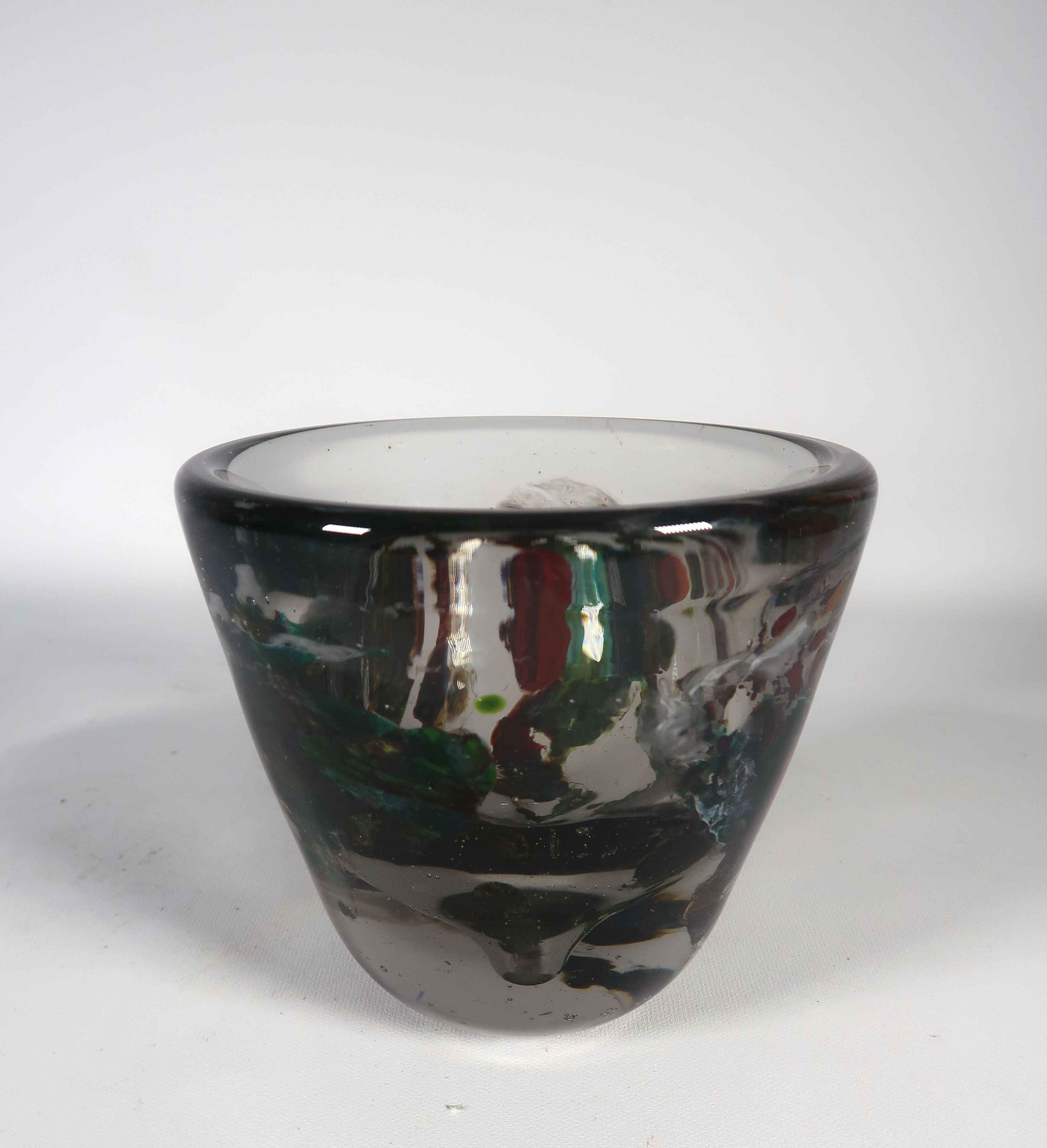 Niet of onleesbaar gesigneerd - Glas, Vaasje verkocht voor € 1!