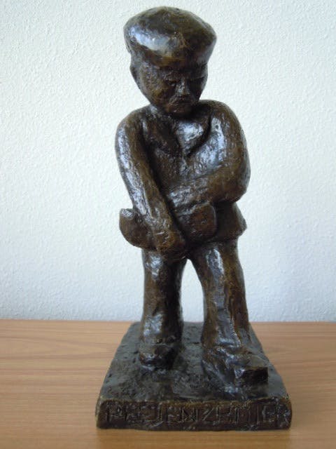 Pieternel Nelissen-Hermus Pieternel Nelissen-Hermus - Bronzen beeld -Hoevense peejezaaier verkocht voor € 65!