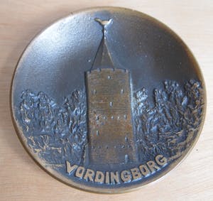 Niet of onleesbaar gesigneerd - Bronzen bordje van Vordingsborg in Denemarken - Morten Christensen kopen? Bied vanaf 1!