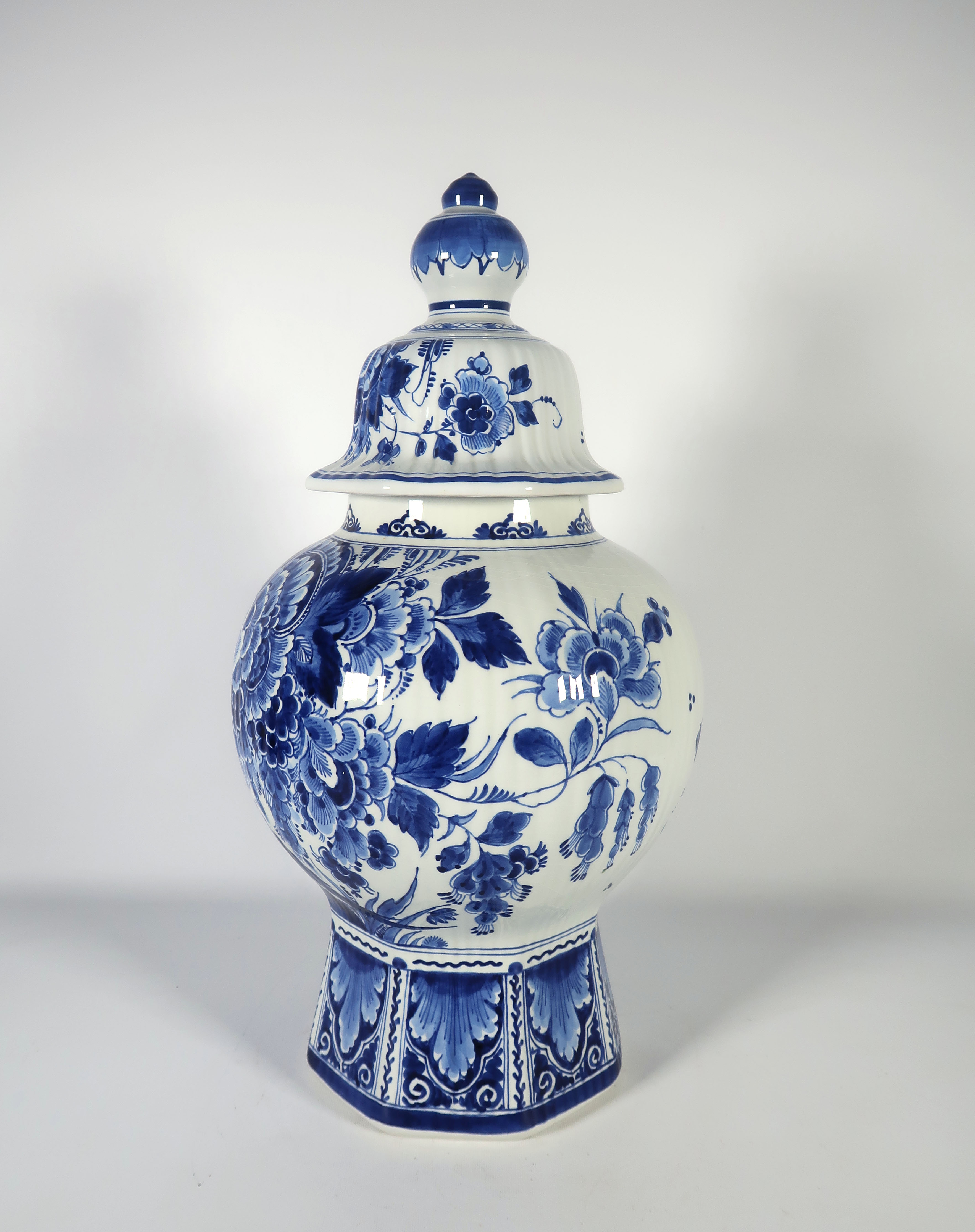 Porceleyne Fles (Royal Delft) - Aardewerk, Dekselvaas  kopen? Bied vanaf 200!