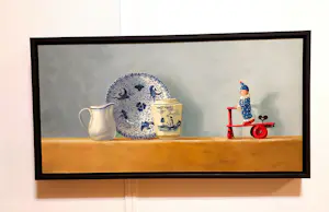 Marian van der Sanden - Stilleven met porselein en antiek opdraai poppetje kopen? Bied vanaf 325!