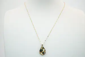 20- Zeer fijn 14 Krt gouden collier met fraai opengewerkte moeder & kind hanger kopen? Bied vanaf 155!