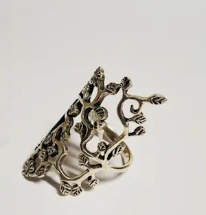 Vintage ring omgeven door Zwitsers Designer kopen? Bied vanaf 70!