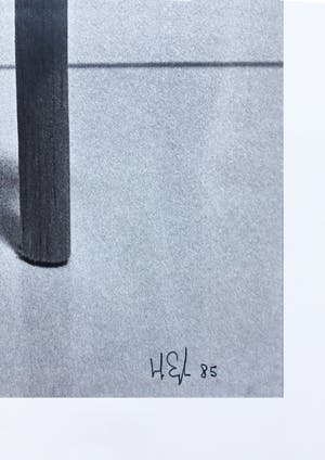 Hans Eijkelboom - Foto op zilverbromidepapier, 1985, studie voor tafel met puntdak, unica kopen? Bied vanaf 150!