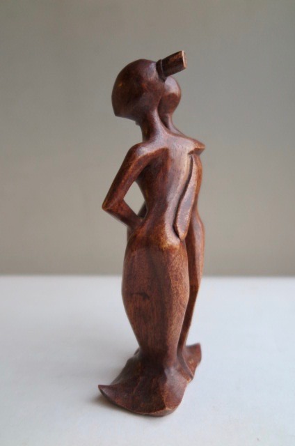 Niet of onleesbaar gesigneerd - Houtsnijwerk - Dancing love kopen? Bied vanaf 1!