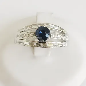 1.10ct Sapphire and Diamond Ring kopen? Bied vanaf 790!