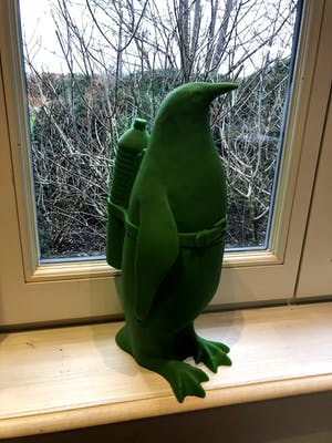 William Sweetlove - small cloned green Pinguin with water bottle kopen? Bied vanaf 360!