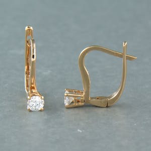 18k gouden solitair oorhangers bezet met briljant geslepen diamant tot. 0,18ct kopen? Bied vanaf 280!