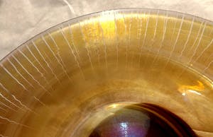 Curiosa - Erwin Eisch voor Glasblaserei Eisch Frauenau - goudkleurige schaal - gesigneerd kopen? Bied vanaf 1!