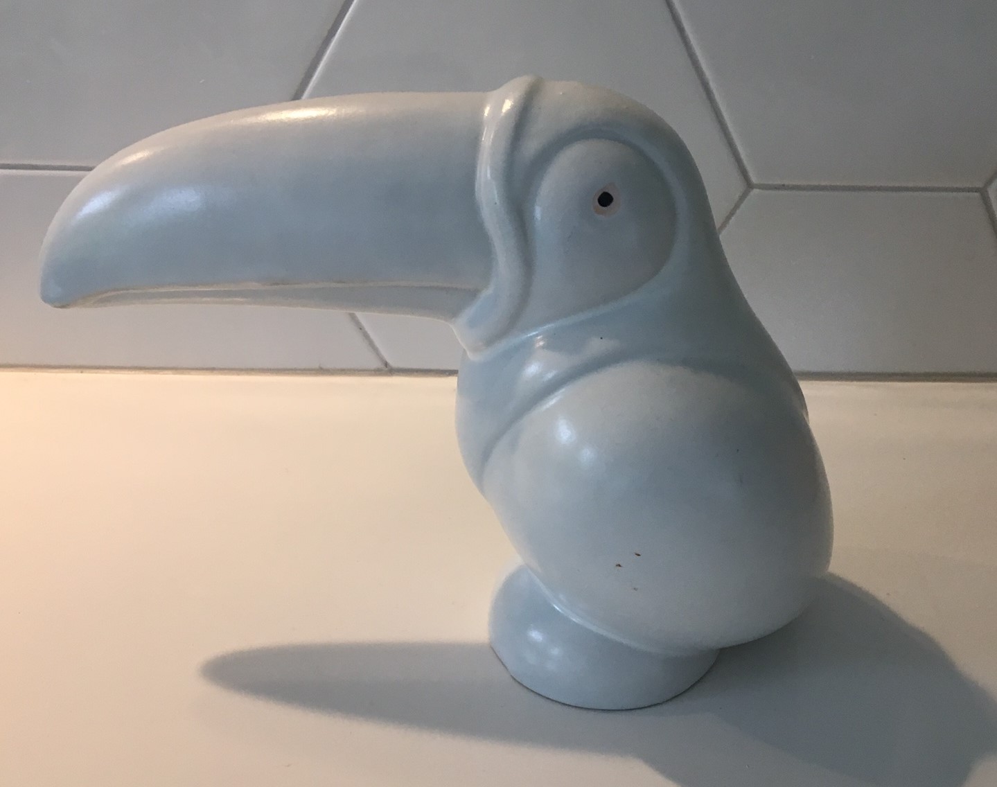 Niet of onleesbaar gesigneerd - Platelen plastiek van een Toekan en een Kat kopen? Bied vanaf 1!