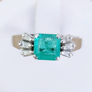 Platinum - Ring - 0.92 ct Emerald - Diamond kopen? Bied vanaf 550!