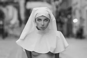 Arkadiy Kurta - 'Naughty Nuns' (2016) - Twee prenten kopen? Bied vanaf 120!