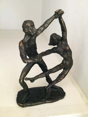 Astrid Veldhuyzen-Koppen - Sculptuur “ DANSPAAR “. Gesigneerd verkocht voor € 75!