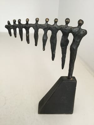 Corry Ammerlaan - Sculptuur “ Schouder aan schouder staan “ kopen? Bied vanaf 55!